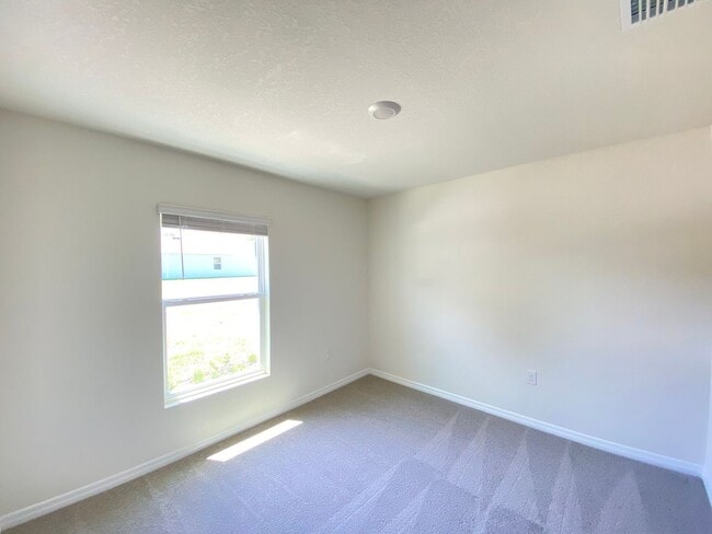 Building Photo - NOT AVAILABLE TO SHOW UNTIL MID APRIL Desirable Lake Diamond Subdivision 4/2/2 **Won't Last*