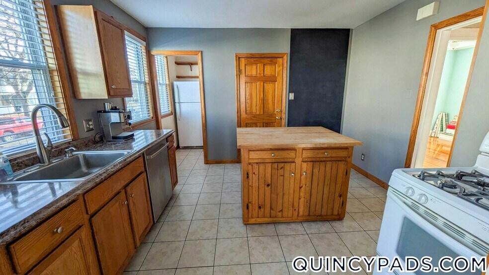 Building Photo - 37 Glover Ave