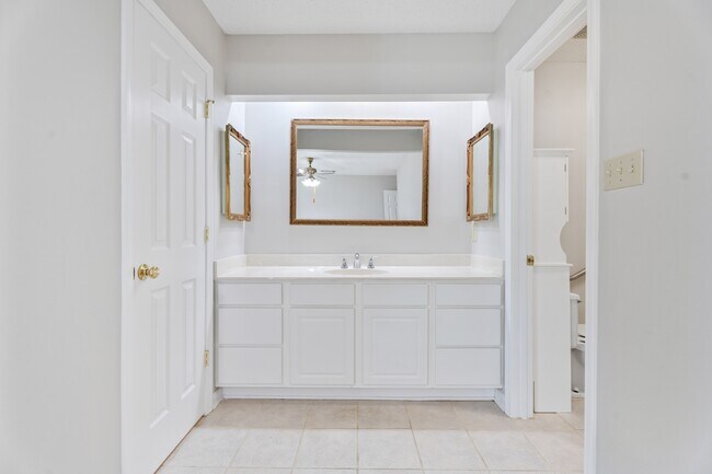 Building Photo - 200 Brookhaven Ct