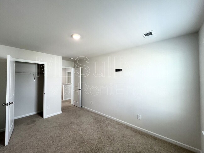 Building Photo - 2932 Egert Dr