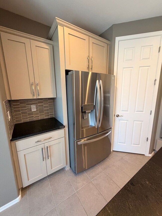 Building Photo - 2 Bed 2 Bath + Den Long-Term Rental in Anthem at Merrill Ranch!