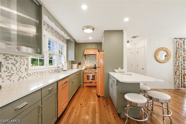 Building Photo - 92 10th Ave S