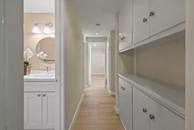 Building Photo - 1954 Vista Caudal