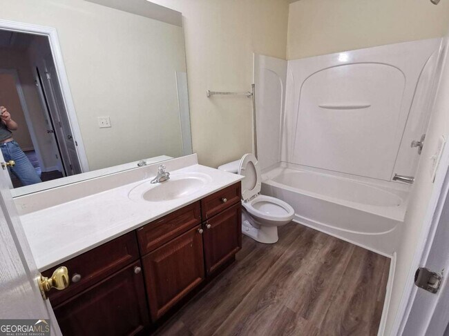 Building Photo - 2328 Suwanee Pointe Dr