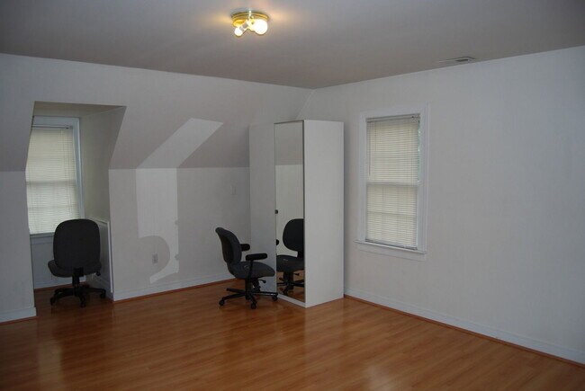 Building Photo - 8413 Wilshire Pl