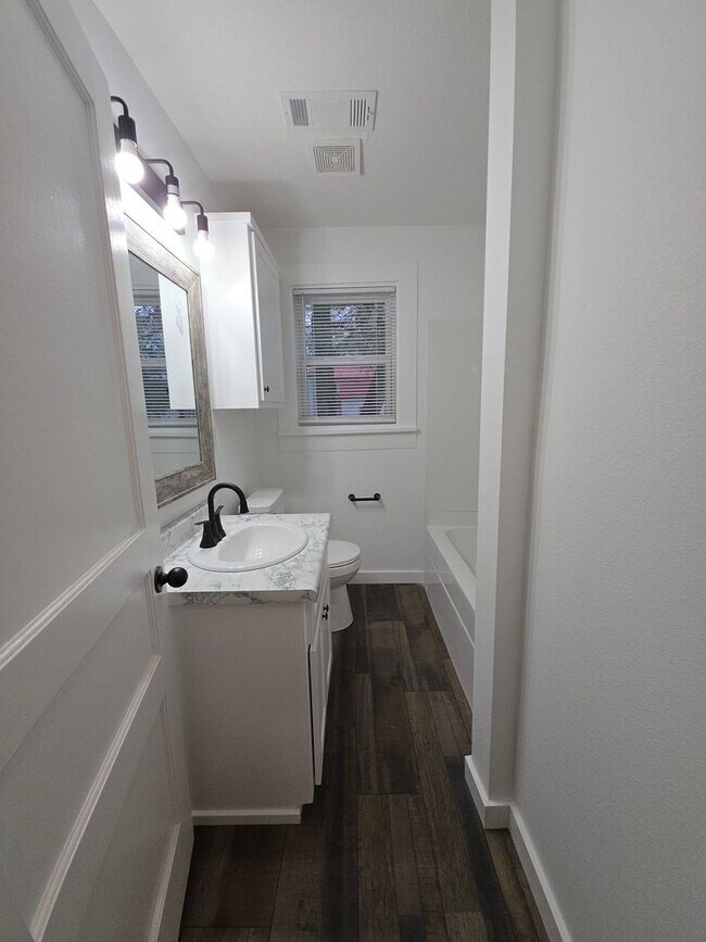 Building Photo - 1315-1317 N. Boston Pl