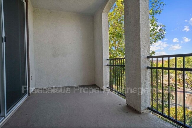 Building Photo - 2155 Caminito Leonzio