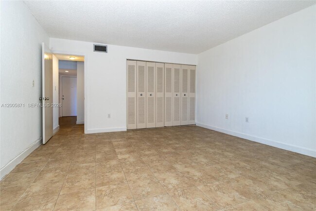 Building Photo - 10500 SW 108th Ave