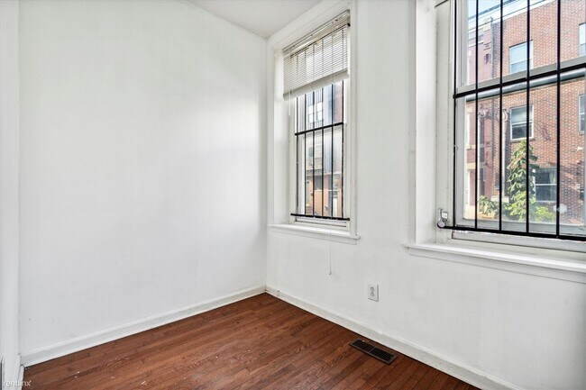 Building Photo - 2 br, 1 bath Triplex - 1812 W BERKS ST Unit A