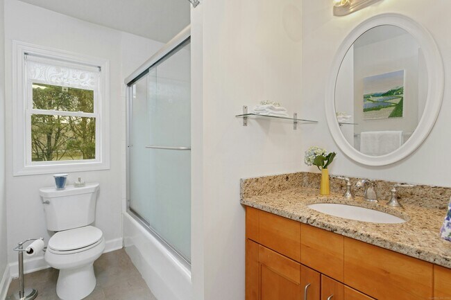 Building Photo - 119 Forest St