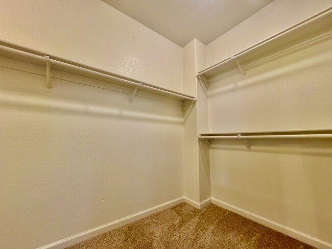 Building Photo - 4141 Aragon Way