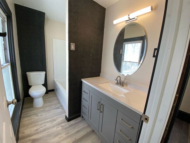 Building Photo - Updated 3-Bed on a Quiet Dead-End Street —...