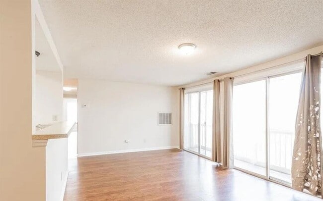 Building Photo - Freshly Renovated 3BR Condo Steps from UNC...