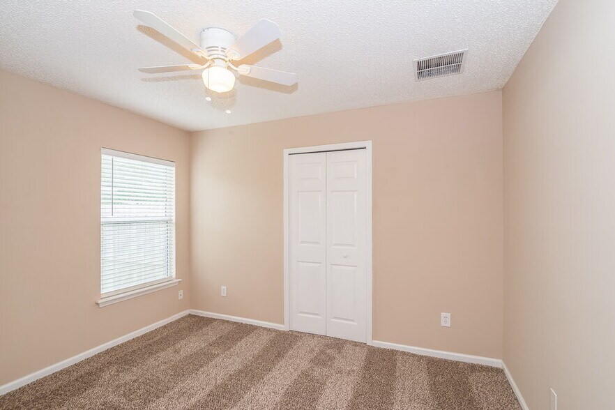 Building Photo - 1691 Northglen Cir