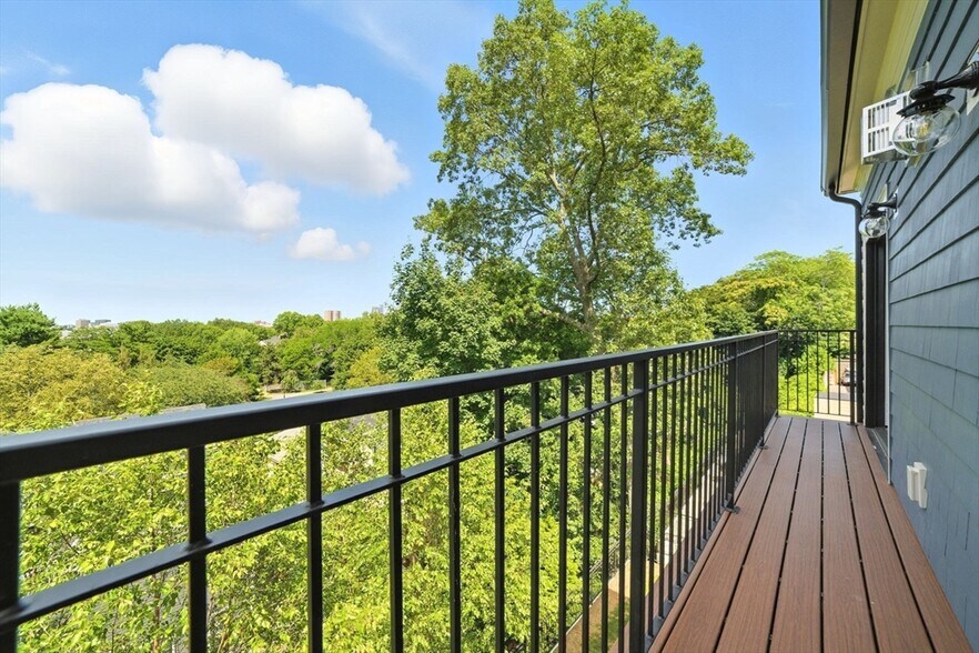 Building Photo - 152 Winchester St