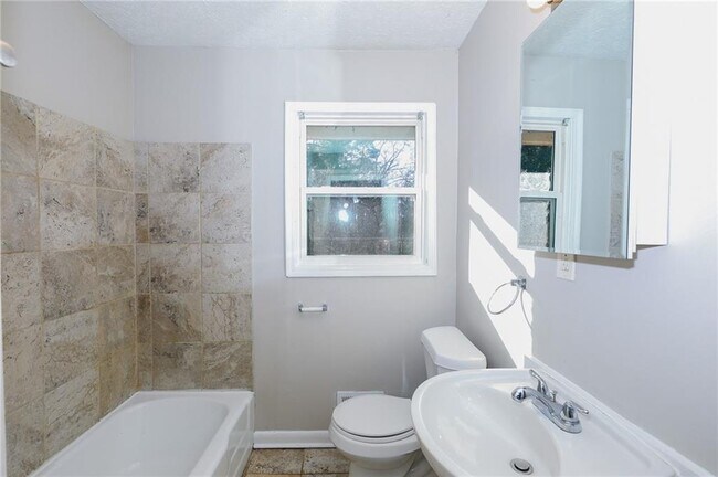 Building Photo - 4572 Campbellton Rd SW