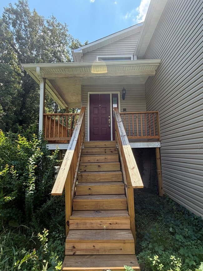 Building Photo - 516 Carrsbrook Rd SE