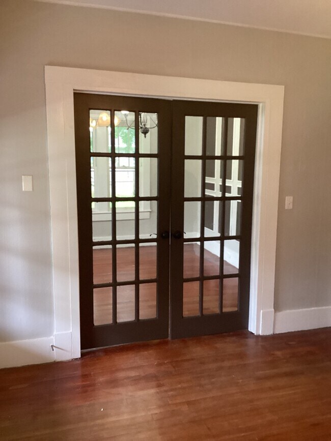 Building Photo - 2404 Whitesburg Dr