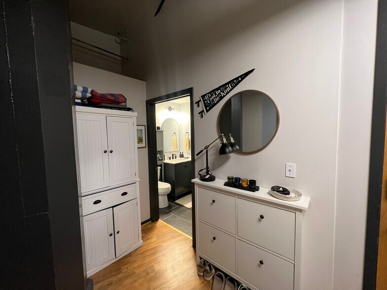 Building Photo - 200 Main St