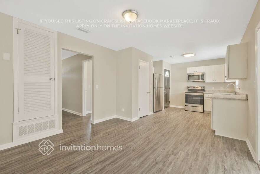 Building Photo - 5028 McManus Dr