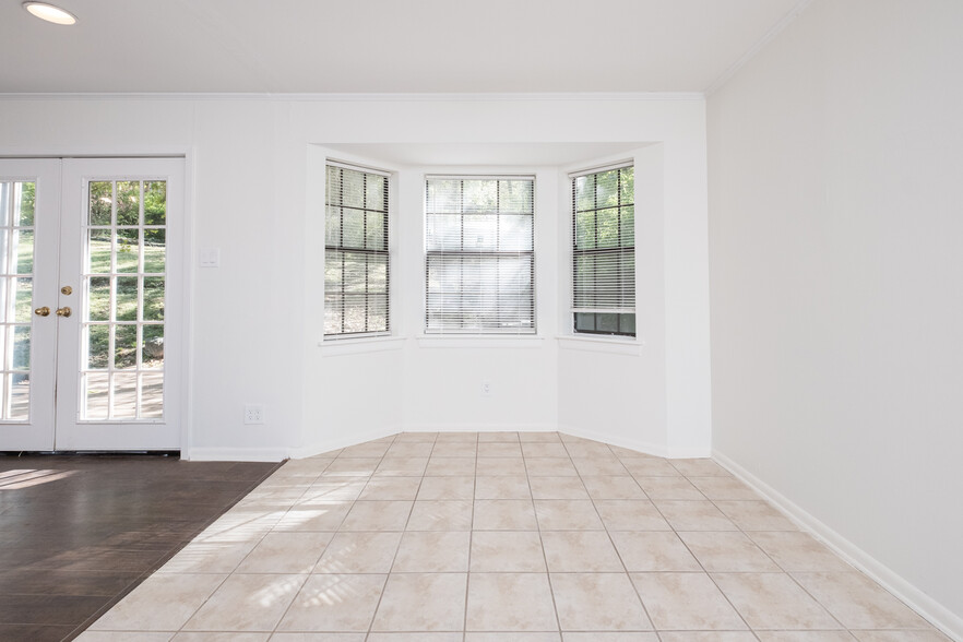 Building Photo - 12 Rio Grande Forest Dr