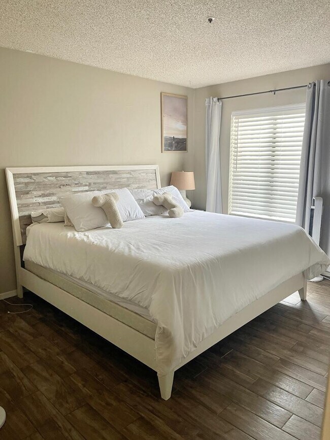 Building Photo - 10610 S 48th St