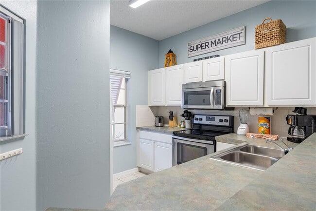 Building Photo - 2728 Sun Key Pl