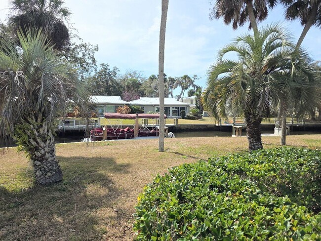 Building Photo - Beautiful 2-bedroom, 2-bath waterfront villa