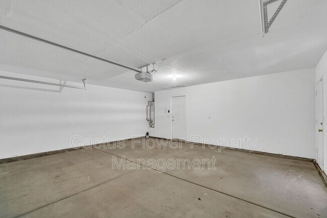 Building Photo - 2401 E Derringer Way