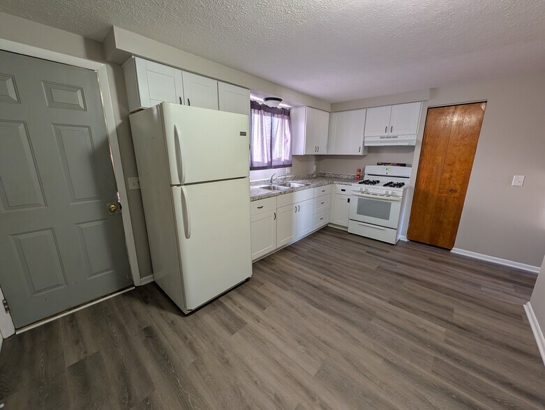 Building Photo - 1367 Wertz Ave SW