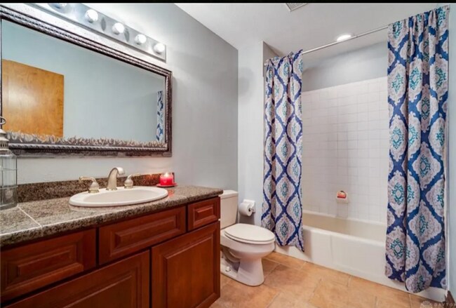 Building Photo - 3 bed 2 bath with pool