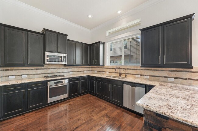 Building Photo - 13217 Green Hills Dr