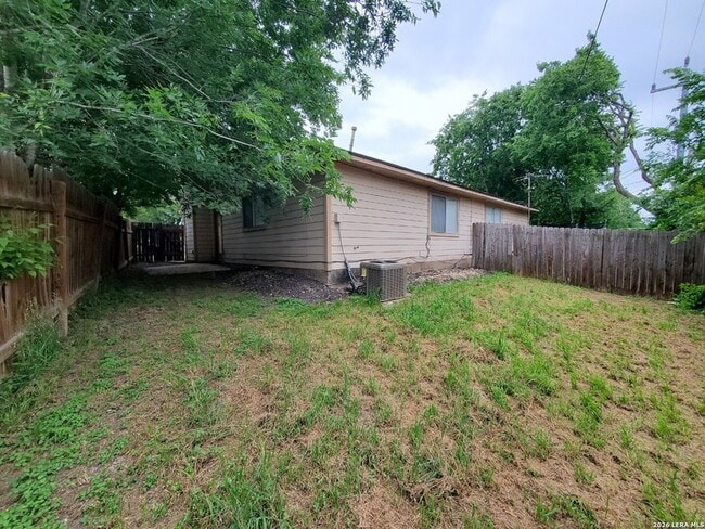 Building Photo - 5715 Lochmoor