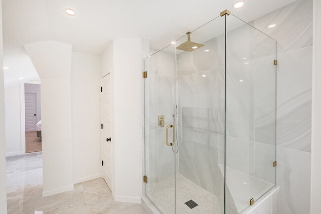 Building Photo - 5021 Libbey Dr