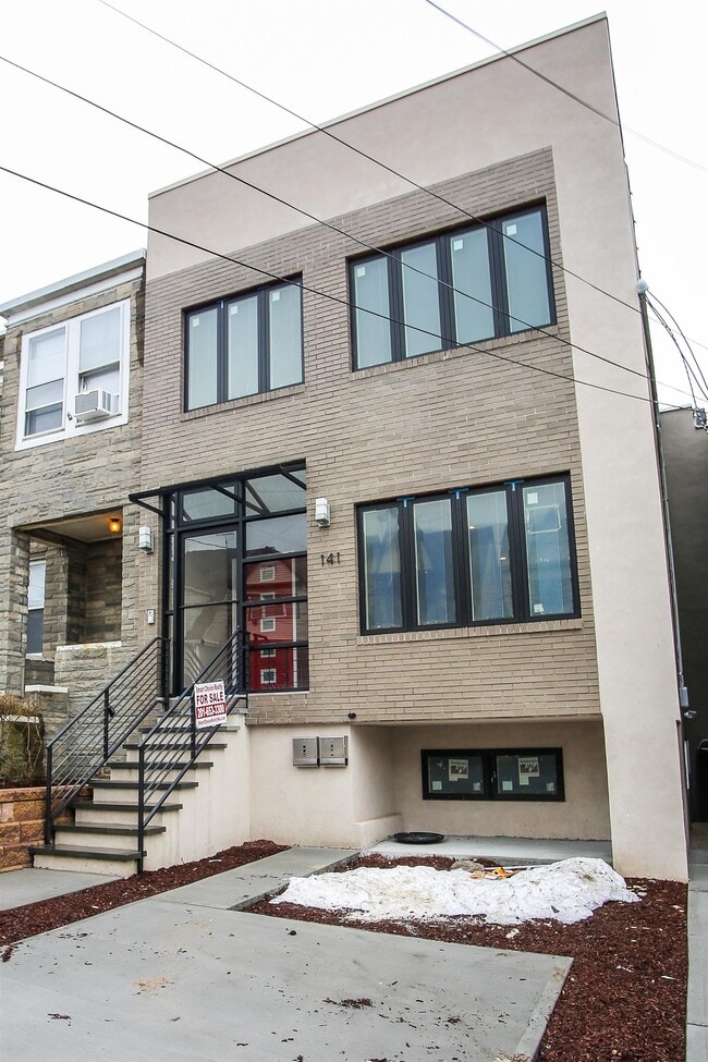 Building Photo - 141 Beach St