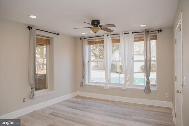 Building Photo - 6902 Tower of London Dr