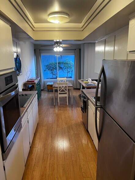 Building Photo - 5870 Green Valley Cir