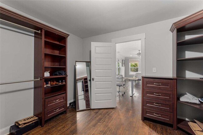 Building Photo - 1134 Knott St SE