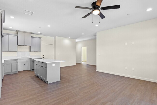 Building Photo - 8457 Great Cir Dr