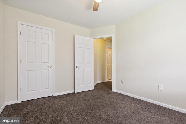Building Photo - 6178 Oaklawn Ln
