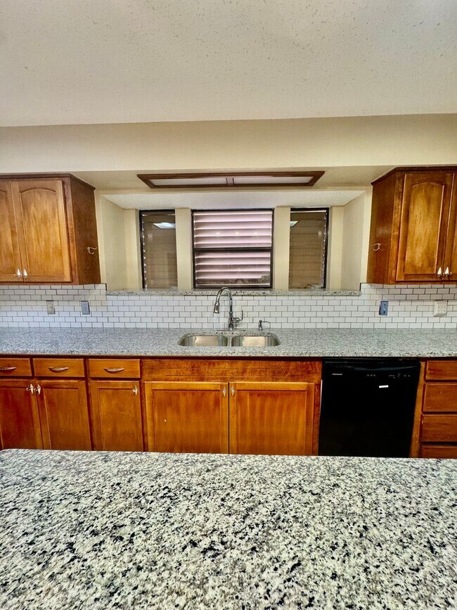 Building Photo - 5909 Golden Canyon Dr