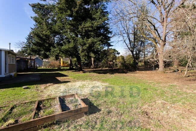 Building Photo - Two Bedroom Craftsman Home Available in th...