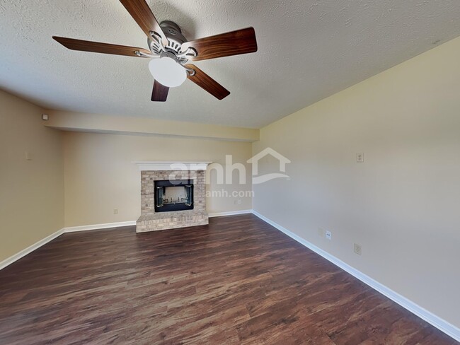 Building Photo - 529 Austrian Way