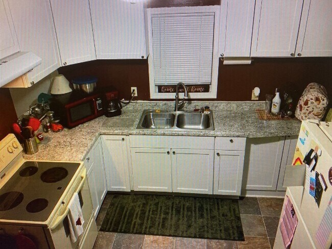 Building Photo - AVAILABLE August - 1 Bed 1 Bath single family home!