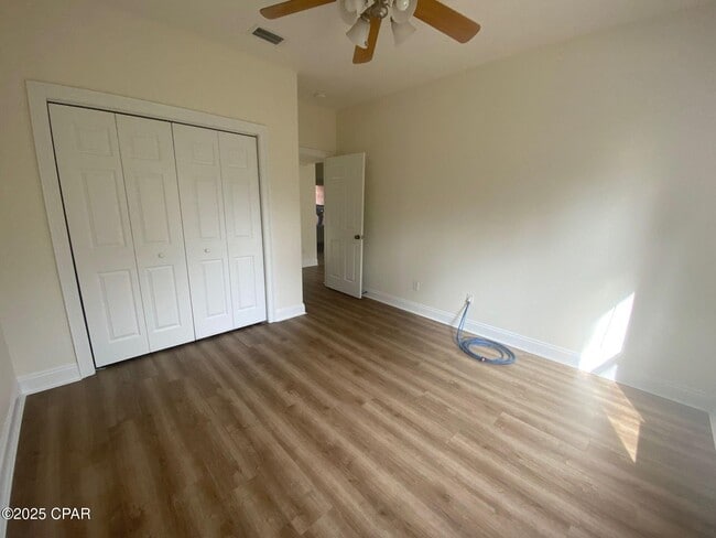 Building Photo - 213 S Jan Dr