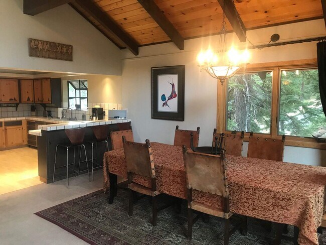 Building Photo - Fully Furnished Incline Home