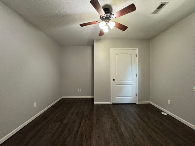 Building Photo - Well Maintained 4 Bedroom with a Privacy F...
