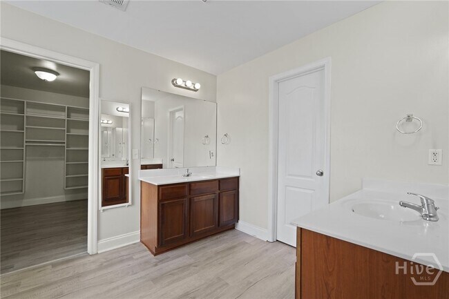 Building Photo - 243 Clearwater Cir