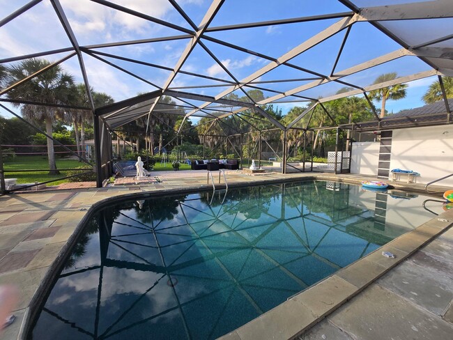 Building Photo - 12231 Areaca Dr
