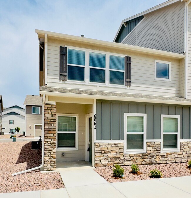Building Photo - A Gem Home with Open Floor Plan & Prime Location Awaits For You!